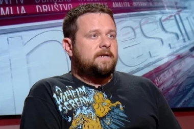 ĐILASOVCI VAN KONTROLE! Skandalozna kolumna Marka Vidojkovića: VUČIĆ DA JEDE GO*NA!