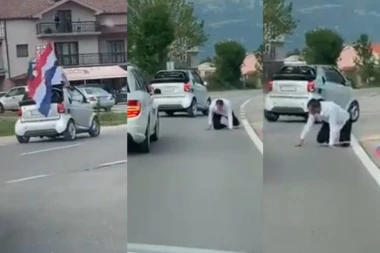 (VIDEO) Umalo tragedija! Barjaktar ispao iz automobila u svadbenoj koloni