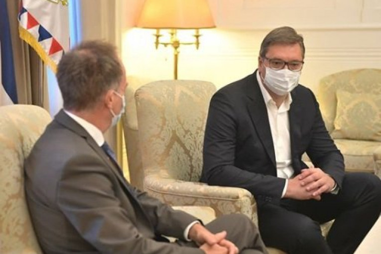 (FOTO) Vučić primio u oproštajnu posetu ambasadora Švajcarske