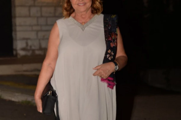 ANA BEKUTA NEPREPOZNATLJIVA NAKON SMRTI MRKONJIĆA: Pevačica SMRŠALA toliko da je javnost u ŠOKU nakon ove slike! (FOTO)