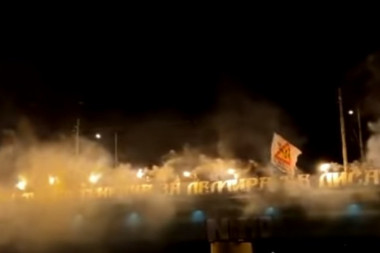 (VIDEO) GOREO JE BEOGRAD: Bakljada "Grobara" koja podseća na stravičnu sudbinu navijača Partizana!