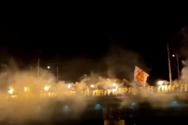 (VIDEO) GOREO JE BEOGRAD: Bakljada "Grobara" koja podseća na stravičnu sudbinu navijača Partizana!