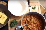 RECEPT ZA SVINJSKI GULAŠ: Jelo koje se nikad ne odbija na OVAJ način se sprema lakše nego ikad!