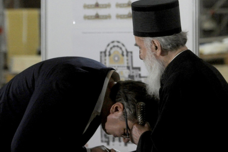 Patrijarh poklonio Vučiću pravu dragocenost! Evo sa čim je darivao predsednika