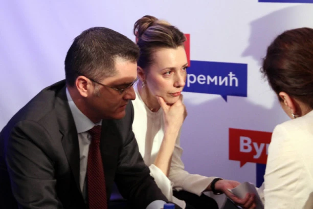 Sramota ko je sve predstavljao Srbiju: Analitičari složni u oceni da se Vuk srozao do dna!