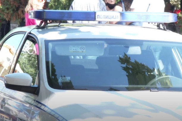 POVREĐENE TRI OSOBE U LANČANOM SUDARU U ZEMUNU: Saobraćaj se odvija jednom trakom!