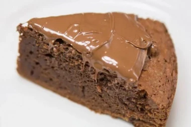 (RECEPT) SAVRŠENSTVO: Najlajkši, a najlepši NUTELA KOLAČ koji ćete ikad spremiti