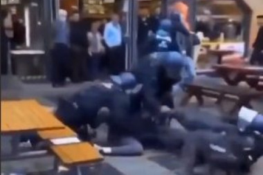 (VIDEO) NIZAK PRAG TOLERANCIJE: Pogledajte kako nemačka policija rešava probleme sa crnim demonstrantima