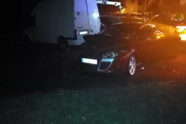 (FOTO) STRAVIČNA NESREĆA NA NOVOM BEOGRADU: Devojka teško povređena, očevici kažu da je letela 5 metara i da ima krvi na sve strane!