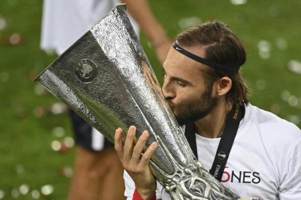 SUDBINA JE TAKO HTELA: Gudelj je prvi Srbin još od Baneta koji je osvojio LE, a sada ima MOĆNU poruku za navijače Sevilje!