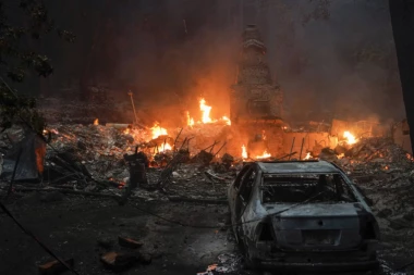 POŽAR KOD DEBELOG BRIJEGA: Muškarac zadobio povrede dok je pokušavao da ugasi vatru!