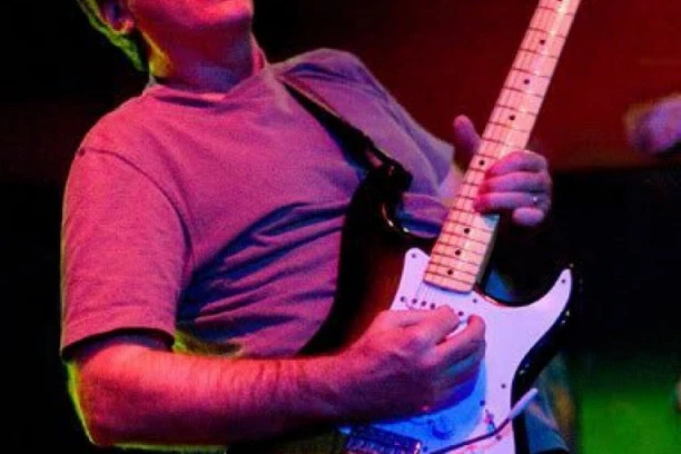 NAPUSTIO NAS JOŠ JEDAN UMETNIK: Preminuo bivši gitarista kultnog rok benda