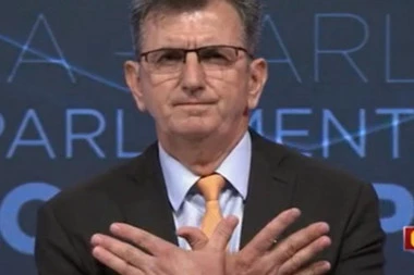 SRAMNA PROVOKACIJA NA CRNOGORSKOM JAVNOM SERVISU: Simbol "velike Albanije" u predizbornoj debati!