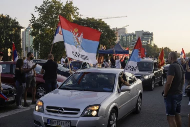 (VIDEO) NE DAMO SVETINJE! Najveća auto-litija jutros krenula iz Beograda do Crne Gore!