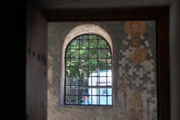 MALOLETNICI ZAPALILI CRKVU U PRIZRENU: Dvojica imaju po 15, jedan 13 godina