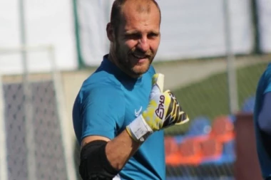 SRBINA KAZAHSTANCI UPOREĐUJU SA BUFONOM, JER JE NEVEROVATAN: Marko Milošević dokazano najbolji golman Premijer lige, a brani za jedan od najlošijih timova!