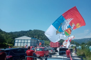 (VIDEO) UZ BRAĆU IZ CRNE GORE: Protestna vožnja Beogradom u znak podrške "pravoslavnom narodu"