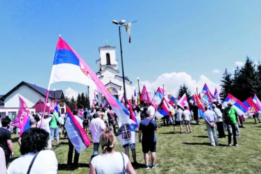 (FOTO) Učesnik litija za Srpski telegraf: UJEDINJENI PRENOSIMO JASNU PORUKU