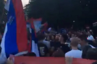 (VIDEO) Nikšić i večaras ustao: Milu pripremili cipele za zatvor