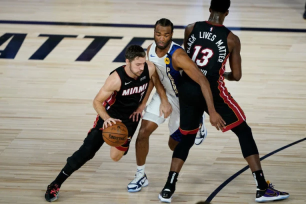 DRAGON UZJAHAO METLU: Majami počistio Indijanu, Oklahoma stigla 0:2, Lebron UNIŠTIO Portland
