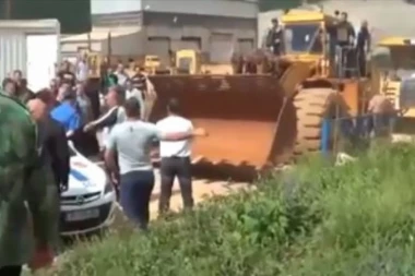 (VIDEO) BAGER REVOLUCIJA U CRNOJ GORI! Pobunjeni narod rekao "DOSTA" podgoričkom režimu!