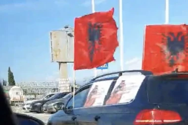(VIDEO) Zbog srpske trobojke hapse, a albanske zastave defiluju Zetom
