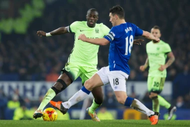 ZAVRŠIO KARIJERU: Legendarni fudbaler okačio kopačke o klin