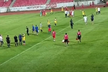 (VIDEO) Žestoka makljaža u Nišu - ne zna se ko koga bije!