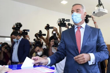 DRAMATIČNO UPOZORENJE CRNOGORSKOG POLITIČARA! Evo kakav scenario čeka DSP ako izgubi