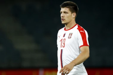 LUKA UBEĐIVAO ZIDANA: Tumbaković na IGLAMA, poznato da li Jović oblači dres Srbije!