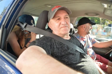 ŠOKANTNO! Kobra u vezi sa 40 godina mlađom devojkom, ćerka mu dala blagoslov: Evo šta kaže o prisnom odnosu sa Kijinom majkom!