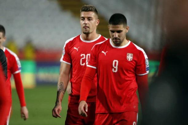 DEFINITIVNO JE DOŠLO VREME ZA RASTANAK: Još jedan velikan se uključio u trku, srpski reprezentativac može da bira!