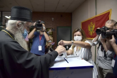 MITROPOLIT AMFILOHIJE GLASAO PRVI PUT U ŽIVOTU! Za spas svetinja i slobodu Crne Gore