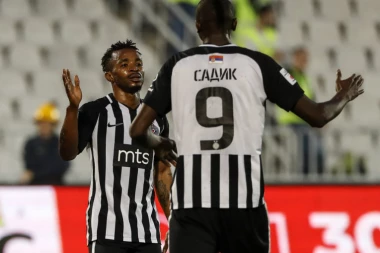 (VIDEO) KAKAV MINUT ZA PARTIZAN: Sadik bombom skinuo PAUČINU, pa Suma dobio CRVENI zbog koga je Milošević POBESNEO!