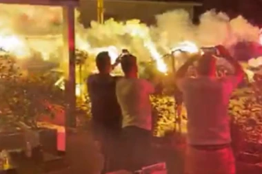 (VIDEO) MOREM PLOVI, NE BOJI SE MILA! Veliko slavlje na Senjaku, Đukanović je prošlost u Crnoj Gori