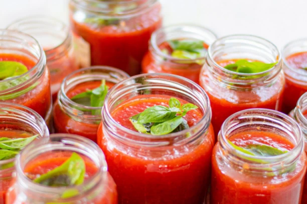 (RECEPT) Zimnica: Tradicionalni slasni paradajz sos koji ćete koristiti uz svako jelo