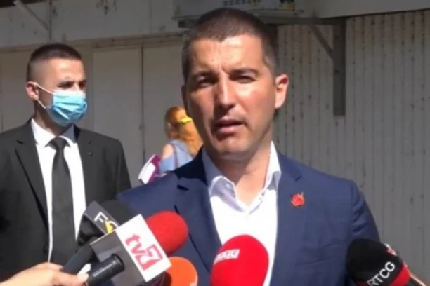 I ALEKSA BEČIĆ NA LISTI ANTISRPSKIH AGITATORA! I on drži govor u Srebrenici!?