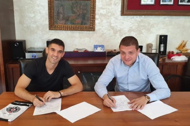 (FOTO) MILJKOVIĆ POTPISAO! Poznati detalji ugovora