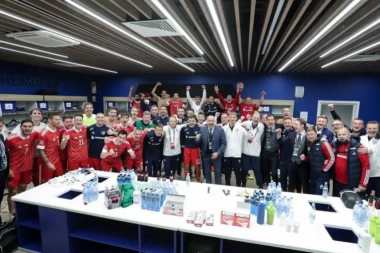 (FOTO) SKANDALČINA: Rusi ALBANSKIM simbolom provocirali Srbe