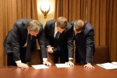 Jeremiću i ostaloj Tviter bulumenti važnija propast Vučića od uspeha Srbije