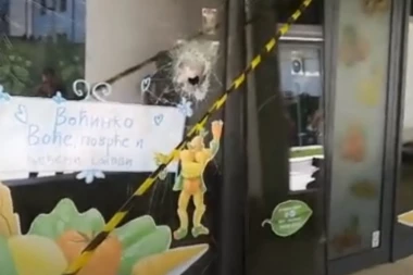 (VIDEO) RAZBIJENO STAKLO, RUPE OD METKA, ZBUNJENE KOMŠIJE: Ovakva je situacija posle Filipovog ubistva