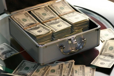 ZAPLENJENO 103 MILIONA DOLARA! Falsifikovane novčanice bile u putu za SAD!