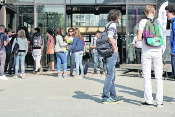 KON OBJAVIO: Korona zašla u 56 beogradskih škola