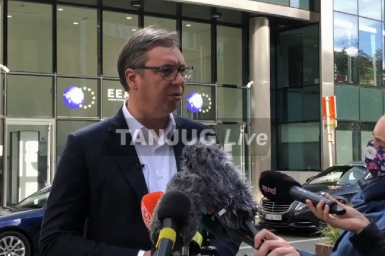 (VIDEO) Predsednik Srbije Aleksandar Vučić se obratio iz Brisela: Čim sastavimo novu vladu, izaći ćemo pred narod i reći o čemu je reč