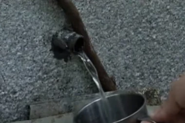MAGIČNI IZVOR U SRBIJI! Vidosava usnila predskazanje: Obnovila izvor sa lekovitom vodom, a ČUDA se prepričavaju!