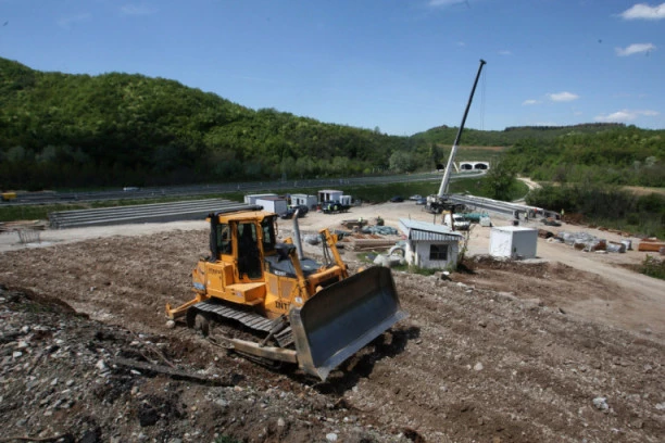 KO ŠTITI PREVARANTE?! "TREJS" RADI ŠTA HOĆE PO SRBIJI: Bugarska firma ima debelu zaleđinu u našoj zemlji!