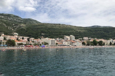 Srbi spašavaju Crnu Goru: 75.000 naših turista trenutno letuje u ovoj zemlji