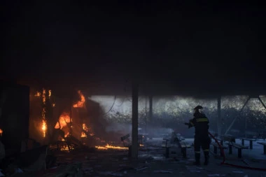 Požar u Babušnici: Stanari zgrade evakuisani, stradala jedna osoba