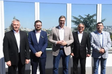 (FOTO) ČETVOROČLANA DELEGACIJA KOD VUČIĆA: Srbija će od ove posete imati samo koristi