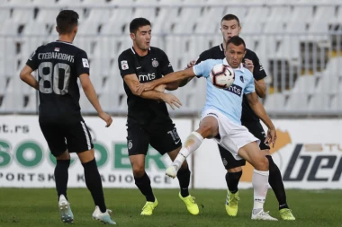 VELIKO POJAČANJE PRED GRADSKI DERBI: Ofanzivni vezista POTPISUJE!